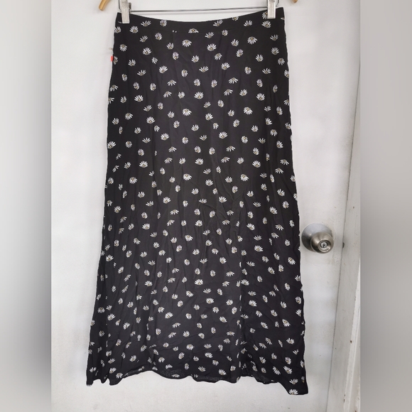 NWT Aritzia Wlfred Floral Black Skirt size 10 - Picture 3 of 11